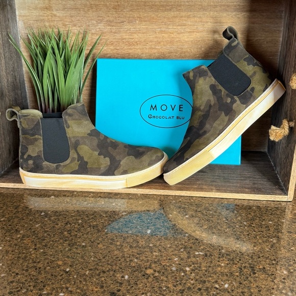 NEW Chocolat Blu Move Suede NASH Camo Print Pull On Distressed Sneakers - Picture 11 of 13